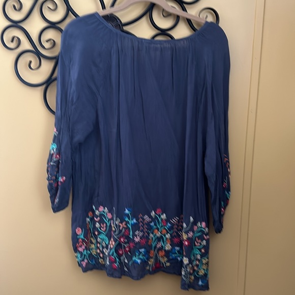 Beautiful embroidered Johnny Was blouse - Picture 5 of 5